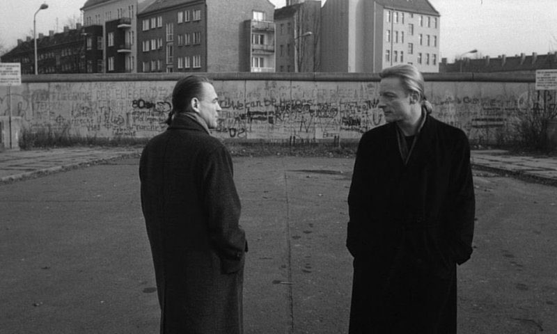 13oscarP's tweet photo. “Cómo puede ser que yo, que soy yo, antes de serlo no lo fuera, y que algún día yo, que soy yo, deje de ser lo que soy”.

El cielo sobre Berlín (1987, Wim Wenders) https://t.co/dTcDXQJvxk