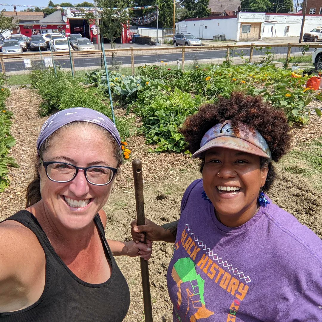 HurstAnthArch's tweet photo. Putting those dirt-shoveling skills to work to help Erie Grow and Glow Collective prep some new beds at the 23rd &amp; Parade St. garden. This is one of their many initiatives to uplift, beautify, and feed our community. 👩🏾‍🌾👩‍🌾🥬🍅🥔🍆🫑 https://t.co/CuxPhfdUoH