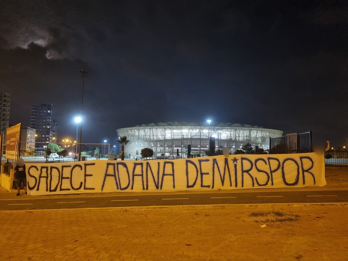 Adana Demirspor ismi bizim için son derece kutsaldır. Önünde arkasında başka bir ismi -hele ki bir firmanın ismini- görmeye tahammüllümüz yok. 

BOYA TÜM ŞEHRİ!

#SadeceAdanaDemirspor
