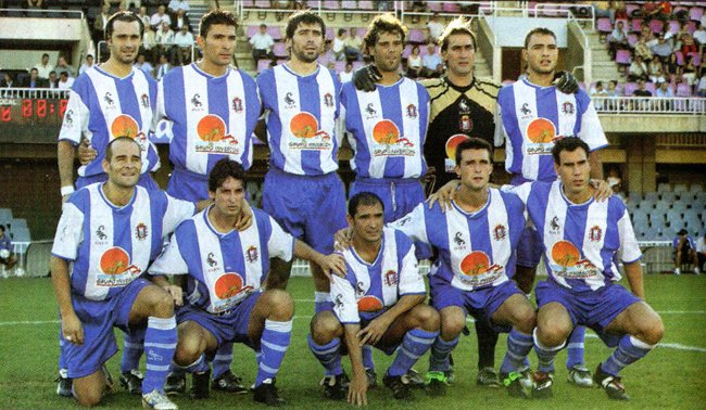 elfutboldeayer's tweet photo. El Lorca Deportiva CF de Quique Yagüe tuvo un gran debut en Segunda B (2003/04). Quedó segundo del Grupo III y jugó la Promoción sin ascender (subieron en el sig. curso). Había un equipazo: Unai Emery, Huegun, Rafa, Kike Mateo, Iñaki Bea, Gartzen, Robles, Ramos, Castellanos... https://t.co/vCT5bOMHpD
