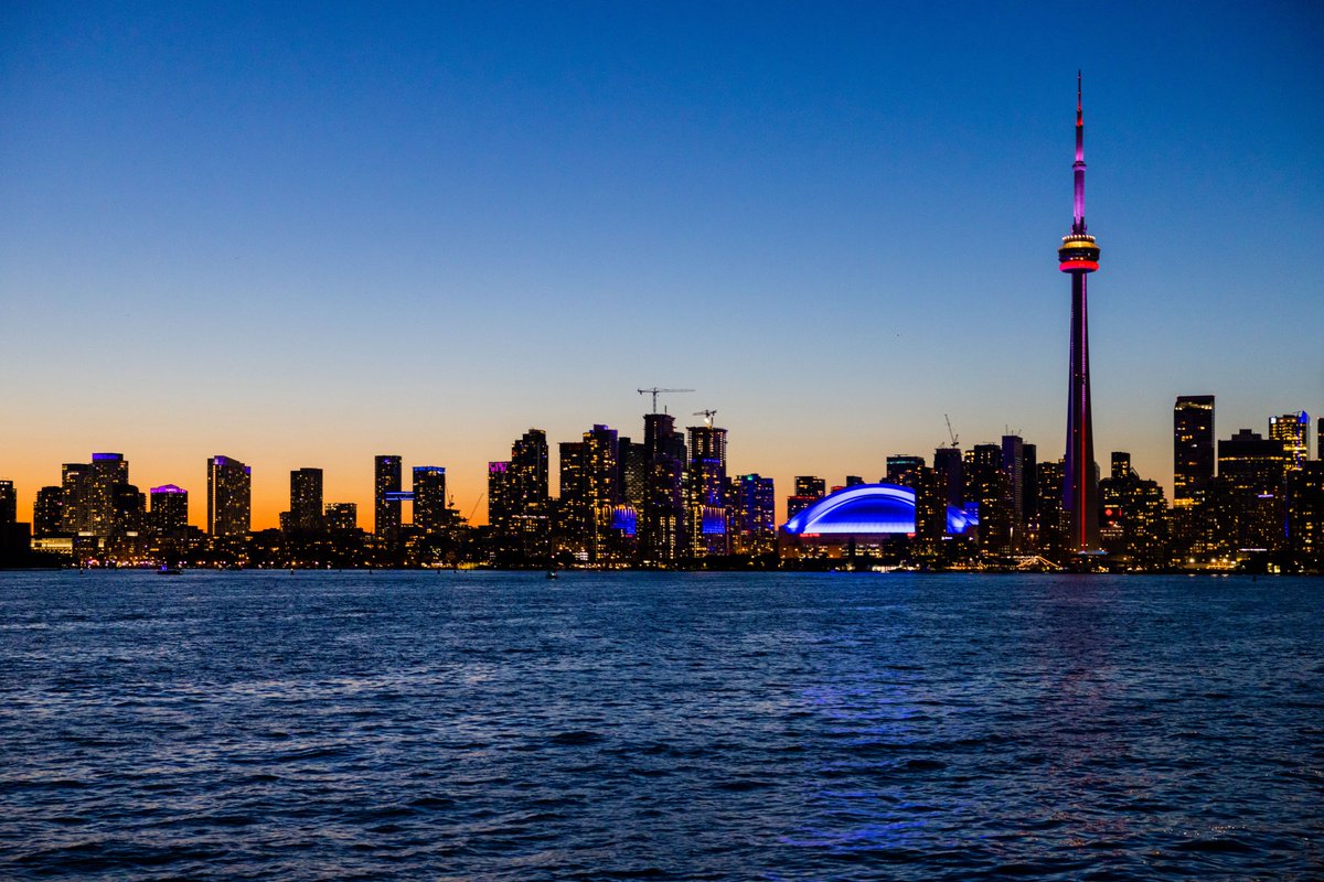 My hobbies is taking pictures of sun set and skyscrapers. Here one of latest I took while in Toronto. I hope you enjoy my friends as much I was taking it. @khcams