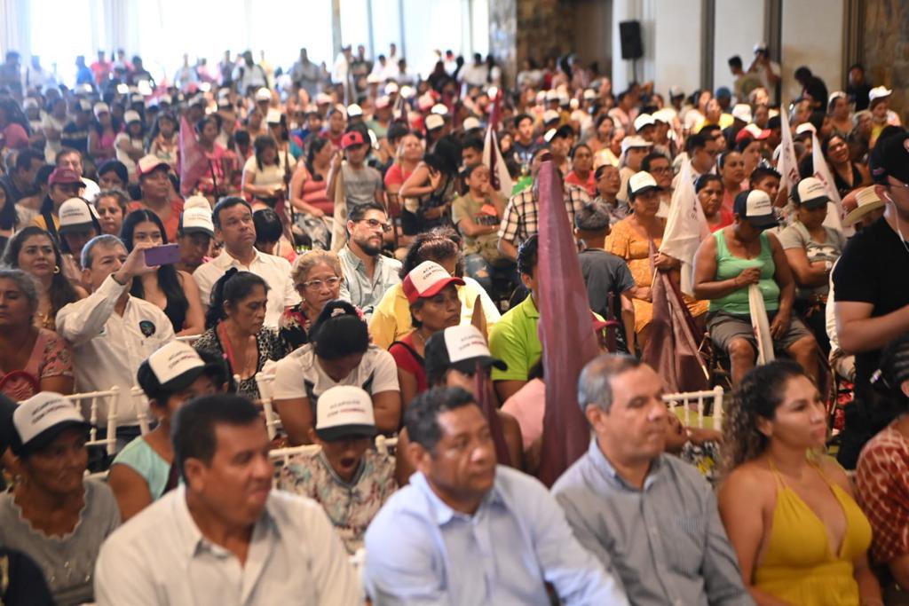 RicardoMonrealA's tweet photo. ¡Gracias, Acapulco! Iniciamos las asambleas de hoy: nos vemos en Chilpancingo a las 17:00 horas. https://t.co/s4dI4RCC3S