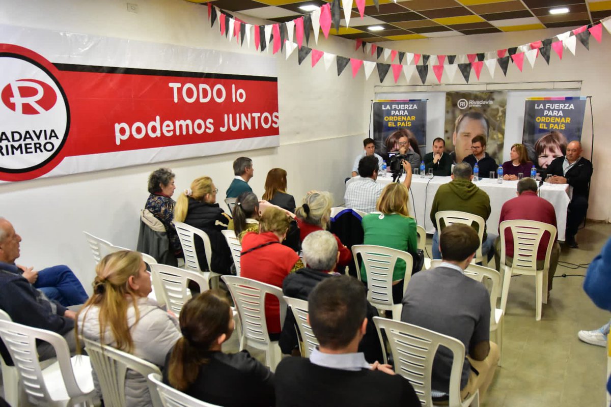 BuilSergio's tweet photo. Con @JUReynoso recibimos en América a @Nicolas_Massot y @SilVaccarezza grandes dirigentes con quienes comparto camino y principios. Visitaron el Programa RED y conocieron las experiencias de la Escuela de Idiomas, Centro de Estudios Superiores y Escuela Bosque #LaFuerzaDelCambio https://t.co/EKaE6OcbDe