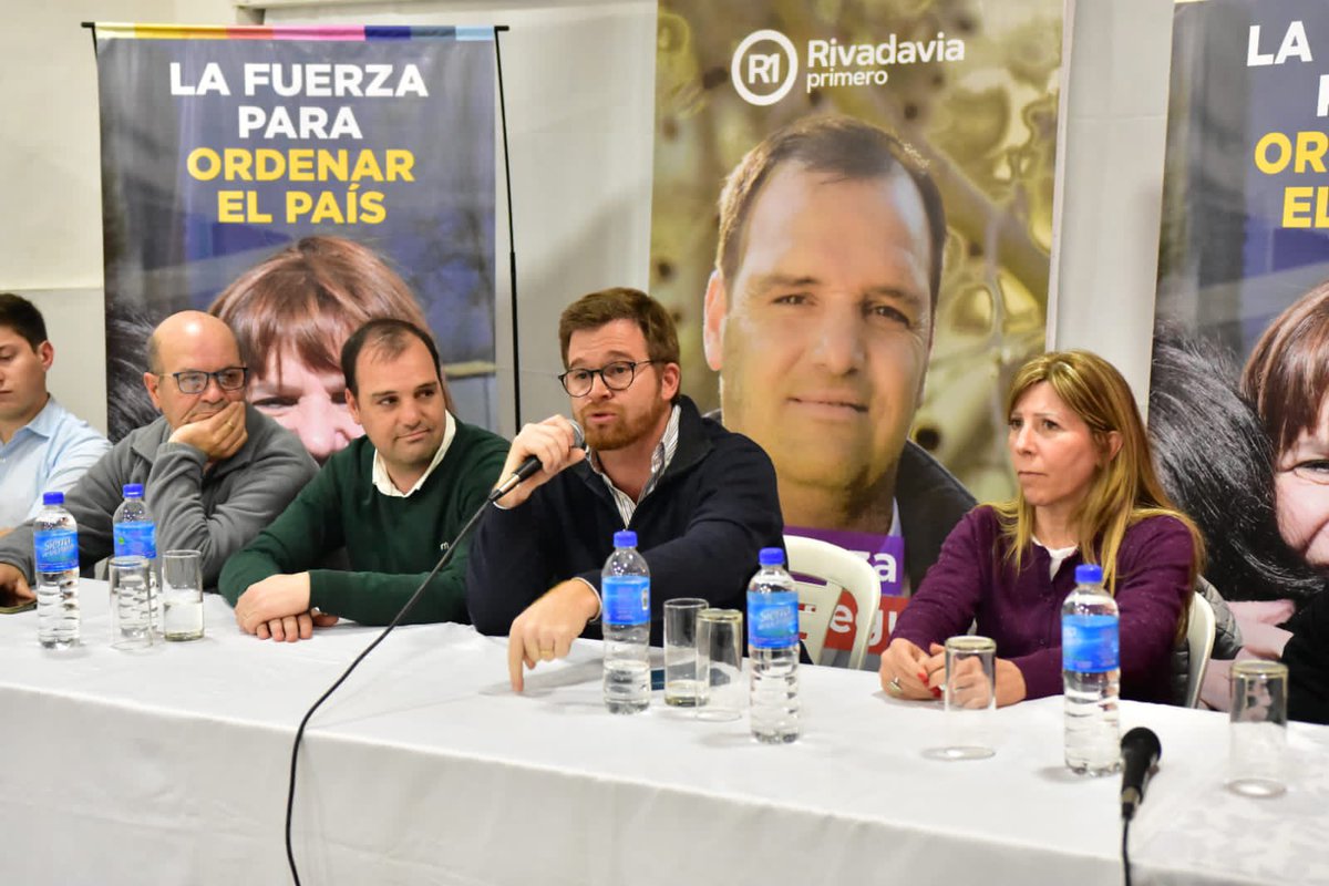 BuilSergio's tweet photo. Con @JUReynoso recibimos en América a @Nicolas_Massot y @SilVaccarezza grandes dirigentes con quienes comparto camino y principios. Visitaron el Programa RED y conocieron las experiencias de la Escuela de Idiomas, Centro de Estudios Superiores y Escuela Bosque #LaFuerzaDelCambio https://t.co/EKaE6OcbDe