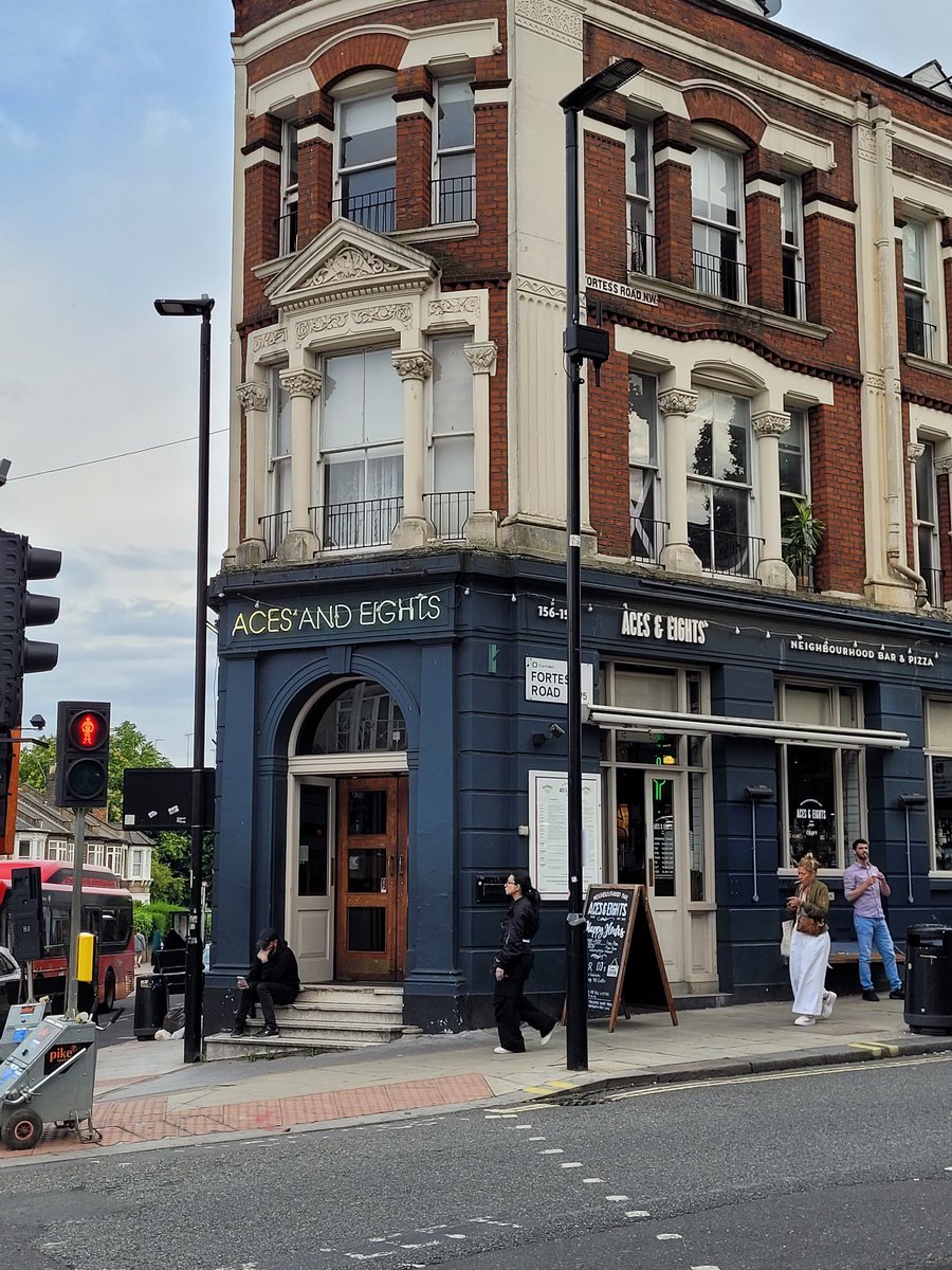 ElaineC_reviews's tweet image. One night @CamdenFringe to review @Aces_Bar for @philgreencomedy going on up to @edfringe and @ErrolMcglashan for #OffComm consideration @OffWestEndCom New venue for me tonight in the world of an #offwestend venue supporter and reviewer #reviewer #theatre #Camden #camdenfringe