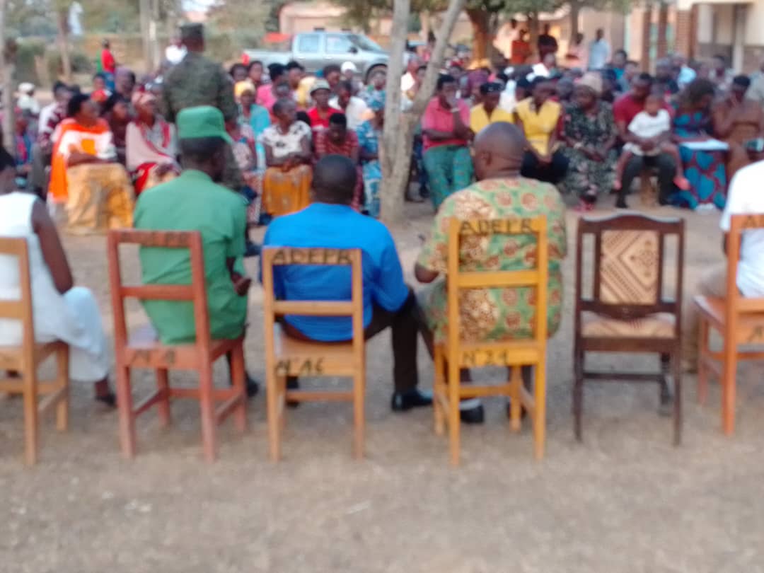 RilimaBugesera's tweet photo. Uyu munsi mu murenge wa @RilimaBugesera,mu tugari twose hitabiriwe inteko z'abaturage, ku rwego rw'umurenge #MURWANASHYAKA_Oscar #ESRilima yifatanyije n'abo mu kagali ka #Kimaranzara, haganiriwe kuri gahunda za leta
@MutabaziRich 
@BugeseraDistr 
@RwandaEast https://t.co/knjpB24EUQ