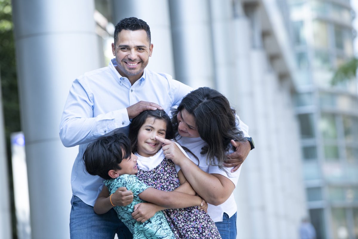 CleClinicHNI's tweet image. Not being able to smile, chew or blink can be stressful and life-changing, but it doesn’t have to be permanent. There are many different treatments to help improve #facialparalysis. Learn more: my.clevelandclinic.org/services/facia…