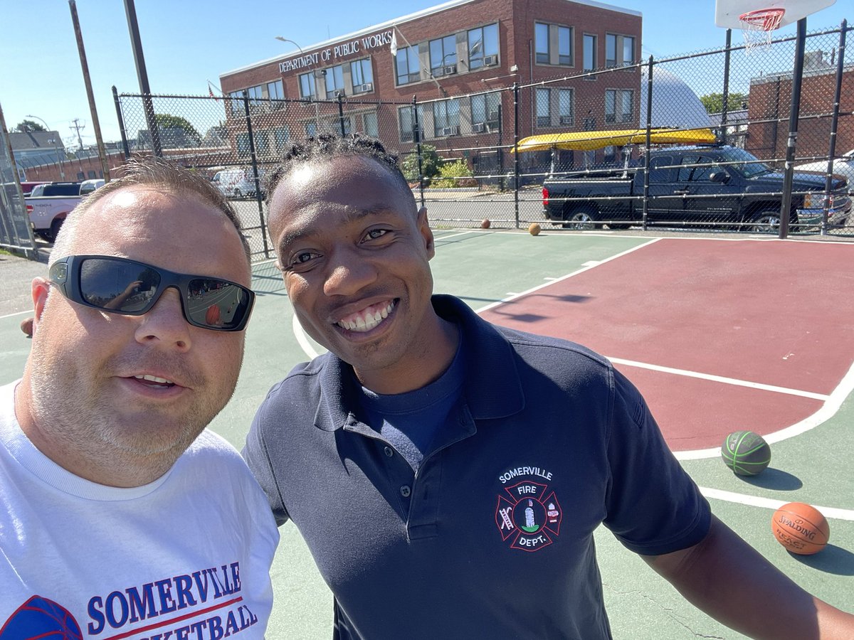BillyP325's tweet image. One of my favorite weeks of the year. Back in Somerville working hoop camp with @SHSHoopsVille. Catching up with guys I  grew up playing with at the Y. 
#travieso
#jigga