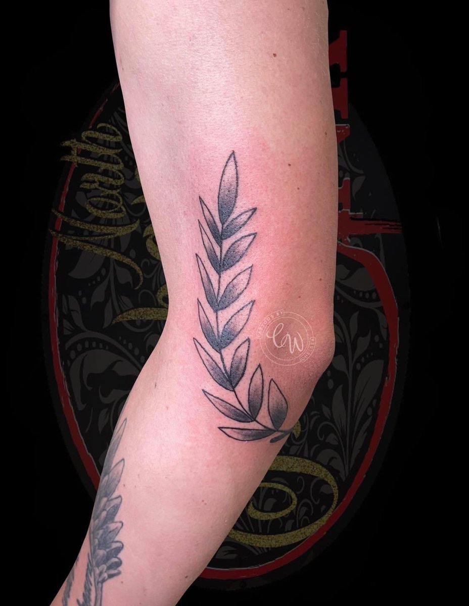 Ink_dbeauty's tweet photo. ✨Elbow Wrap Tattoo by Me ✨

#tattoosbychels #tattoos #elbowtattoo #dynamicink #northalabamaink  #tattooartist https://t.co/TzbxAKs9Nn