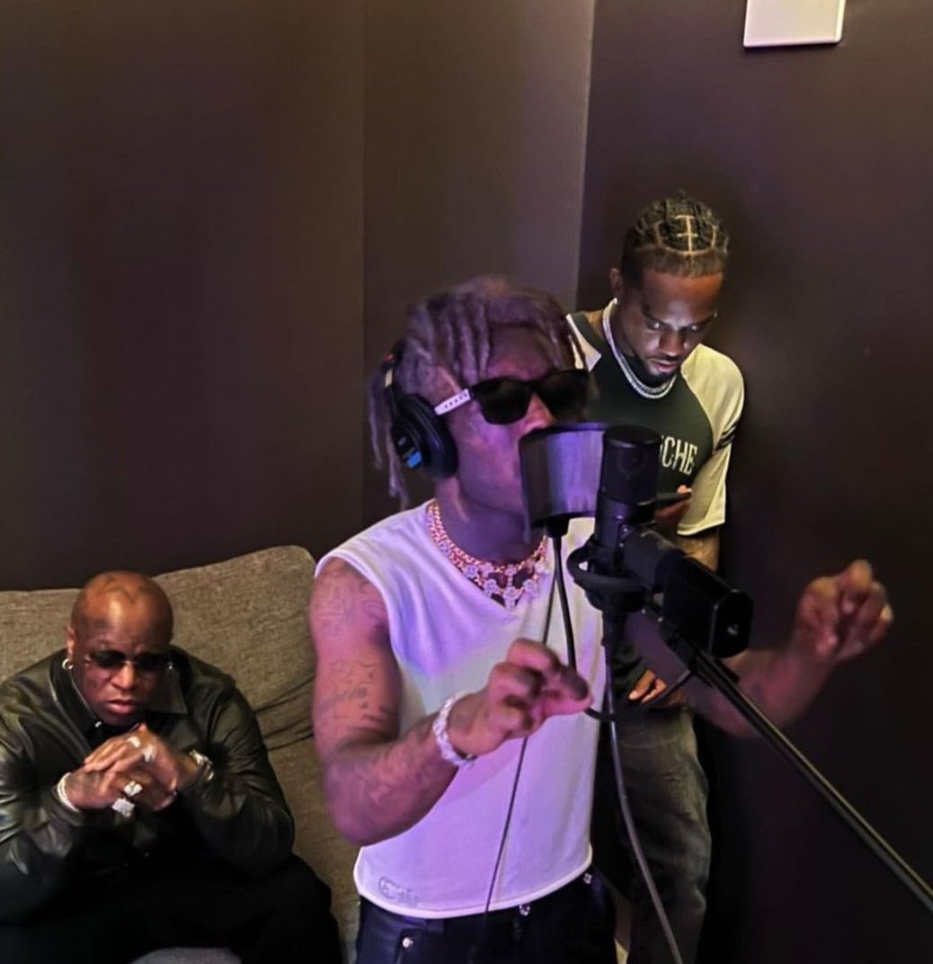 Kurrco's tweet photo. Lil Uzi Vert in the studio working on ‘Barter 16’ with Birdman &amp; London on da Track 🔥 https://t.co/ZlhafvaSQo