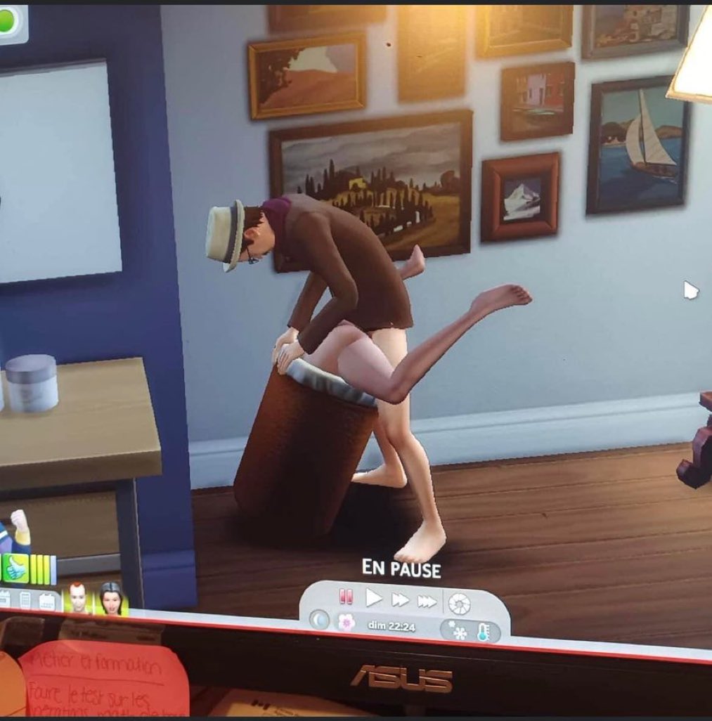DefaultReece's tweet photo. "I can't help my cousin take the bags in the house?" https://t.co/X9Pv0sptWd