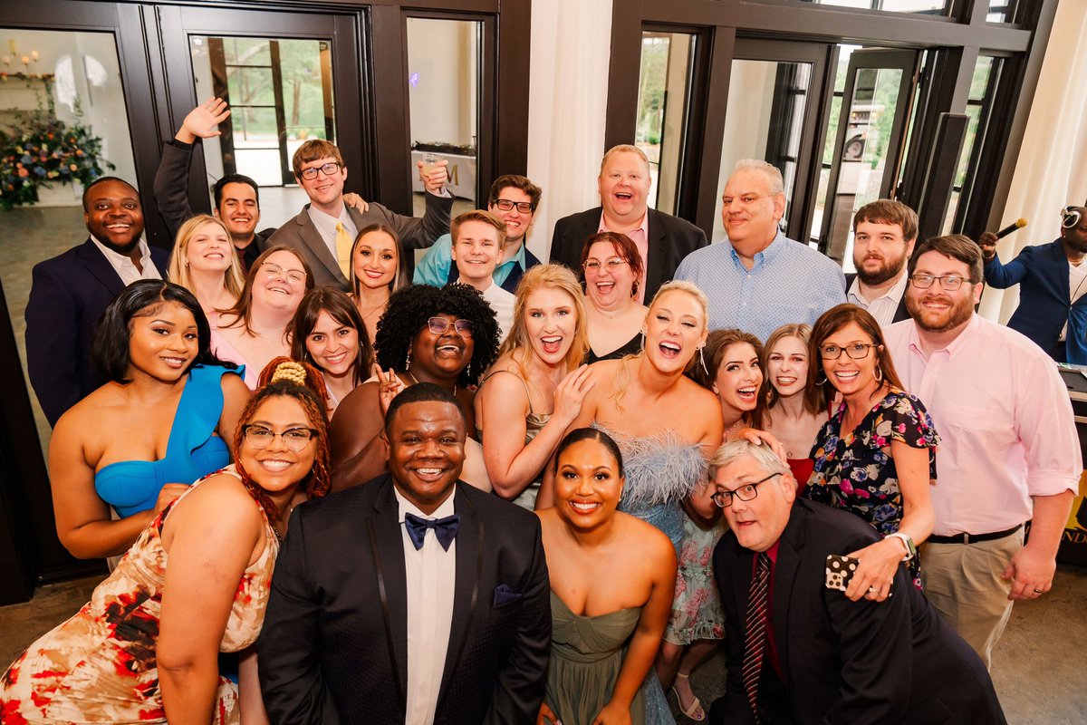 _MariahRock's tweet photo. So happy I got to see all of the beautiful faces, at Blisses wedding, that made my life a little less miserable when I was in news 💕

It only let me tag 10 people! https://t.co/irZph6mWTd