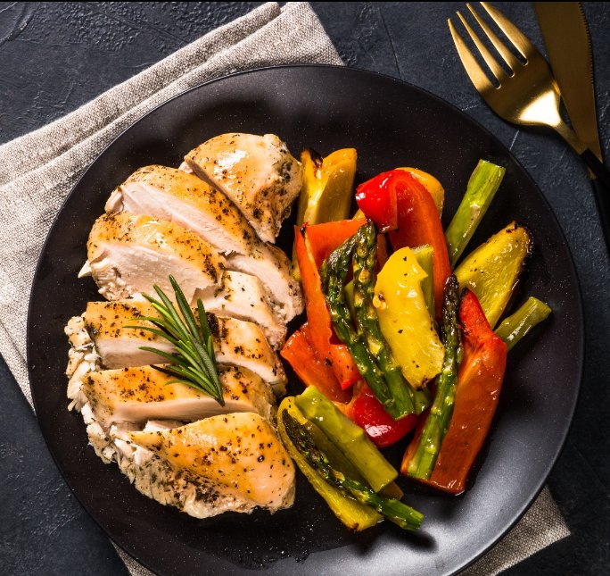 Entering Ketosis: By limiting carbs, the body enters a state called ketosis, where it burns fat for energy instead of glucose.
👉Chicken with Grilled Veggies
#Ketodiet #KetoLife