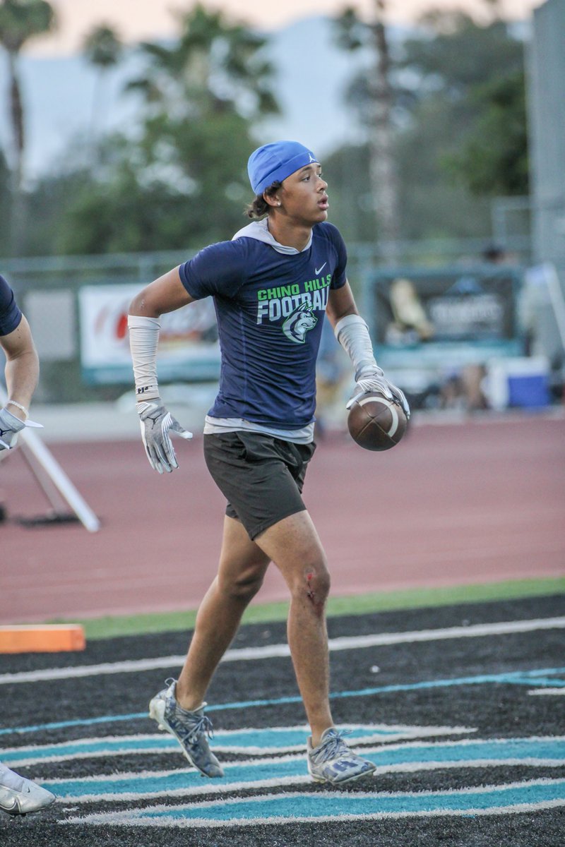 Perry_Johnson18's tweet photo. Before season starts, here’s some of me 7on highlights from this summer
@ChinoHills_FB @coach_calles @k2mjohns 

#football #sports #studentathlete #motivation https://t.co/MqVNofPR0r