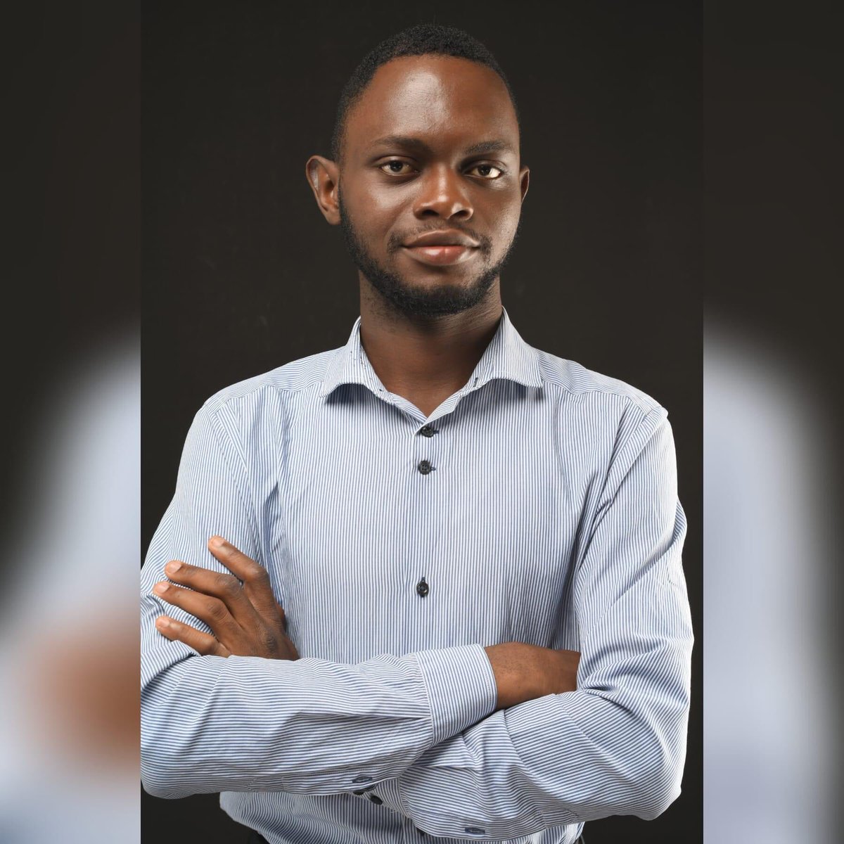 deleagbalohoun's tweet photo. Bon je suis en retard😂.

Je ne voulais pas faire inh. Mais peut-être je vais trouver de nouveaux potentiels clients dans affaire là. 😂

The flag                                   The face

 #IndependanceBénin #IndependanceDay #BeninIndependenceDay #Benin🇧🇯 https://t.co/4AmO8Wp60N
