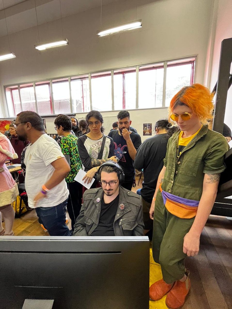 Agora que descansei queria agradecer a quem foi na <a href="/PerifaCon/">PerifaCon</a> prestigiar nosso jogo, quem ajudou comprando camisetas e adesivos, dando feedback, valeu demais!

E, graças à <a href="/spcine_/">Spcine</a> ano que vem estaremos na BIG!

Vamos dar uma sumida, mas em breve tem mais lunr.rdio.taxi!