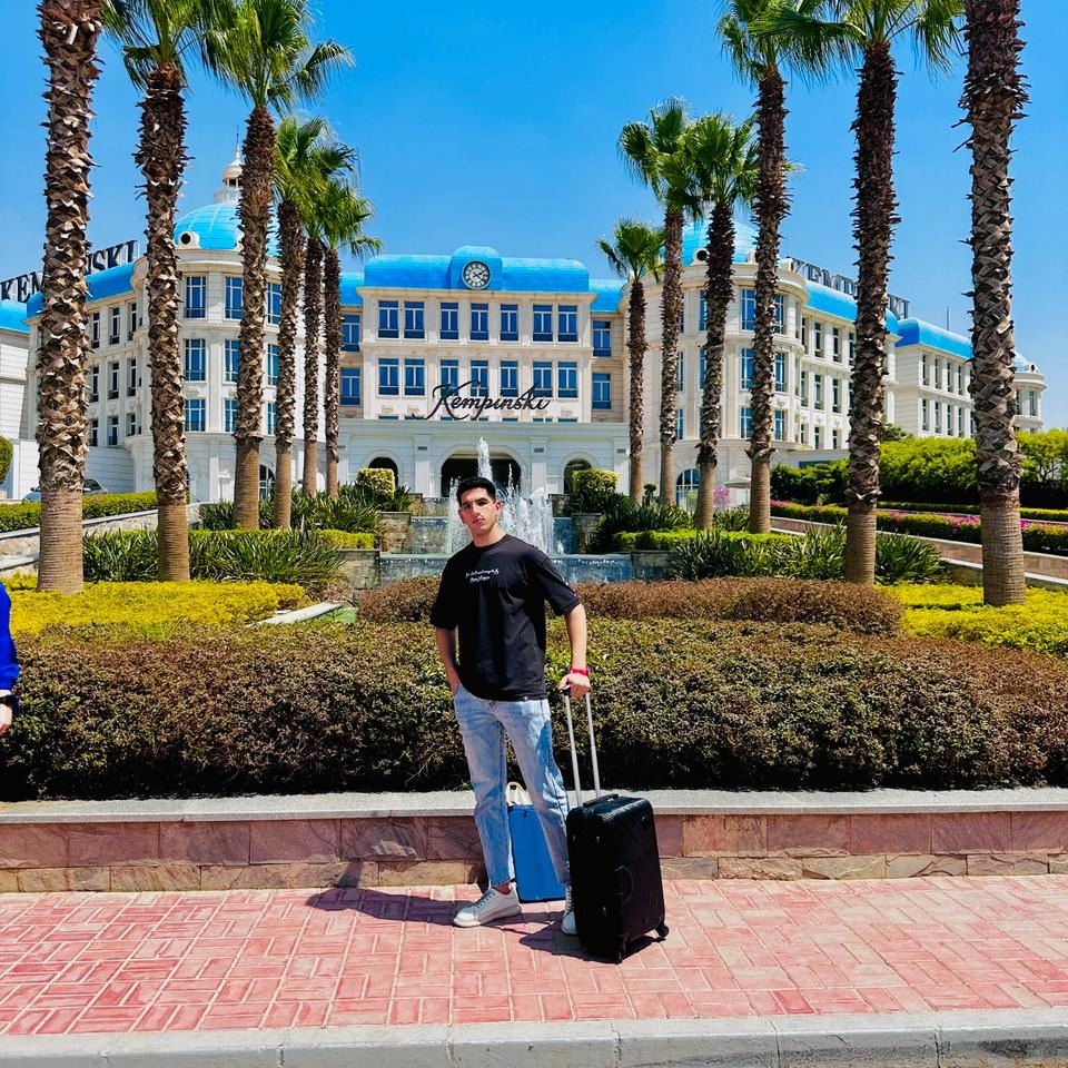 «لا سند لك إلا نفسك↵إياك أن تميل↵🖤.