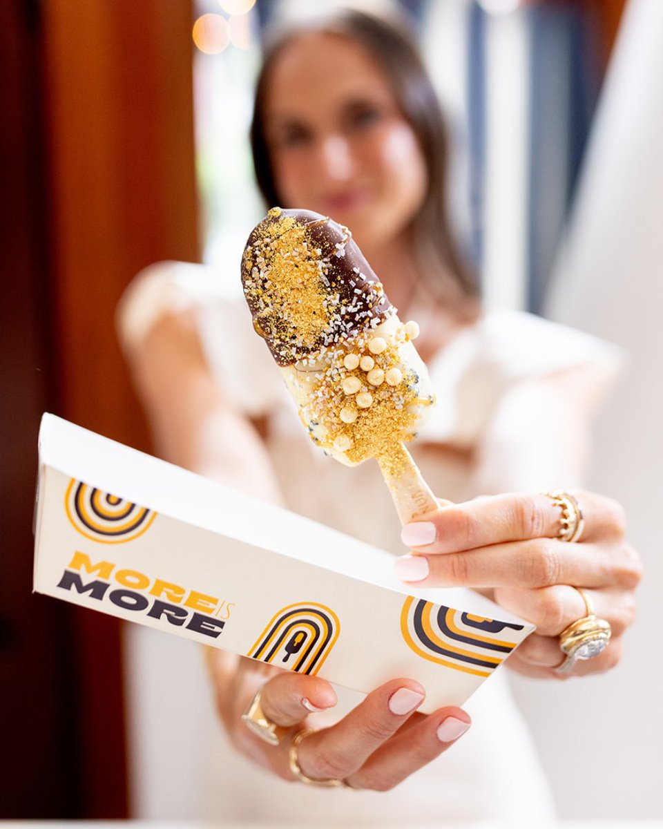 Can't stop dreaming about the Cookie Duet ice cream bar @StephanieGottlieb bedazzled at our Magnum x Stephanie Gottlieb event. 😍 🍨 💎 ​ Drop a '🤎' in the comments if you're equally as obsessed and who knows what could happen!​ @karlielouisephotography