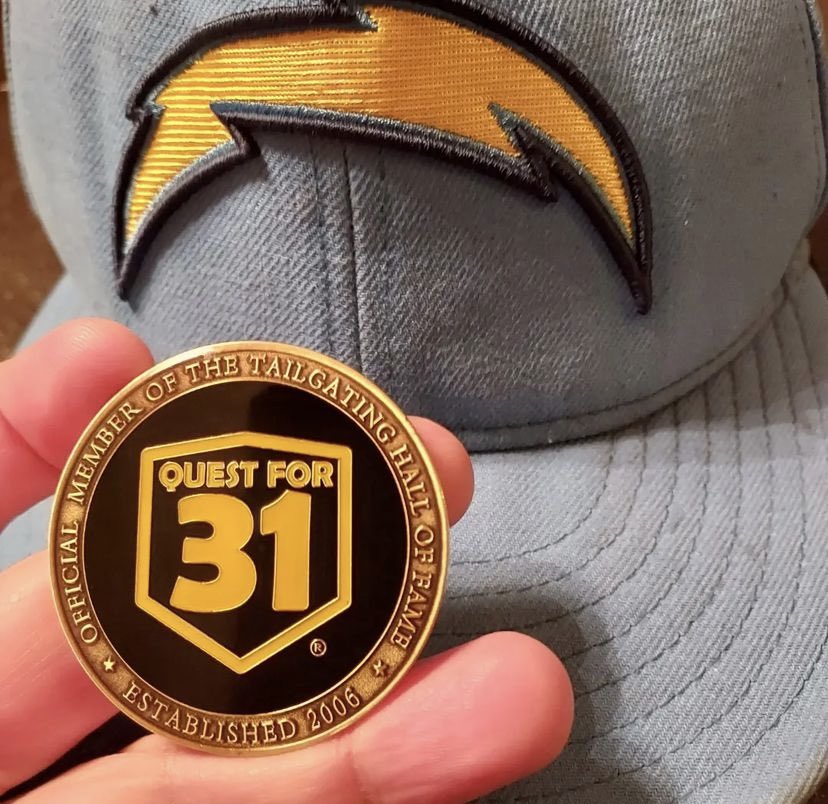 🇺🇸 MARINE VETERAN
🍺TAILGATE HALL OF FAME
❤️CHARITY AND COMMUNITY SERVICE 
 
From SD to LA Warrior has been putting it down for years. Always has time for every charger fan. If you look up die hard charger fan in the dictionary there’s a pic of him!

nfl.com/honors/fan-of-…