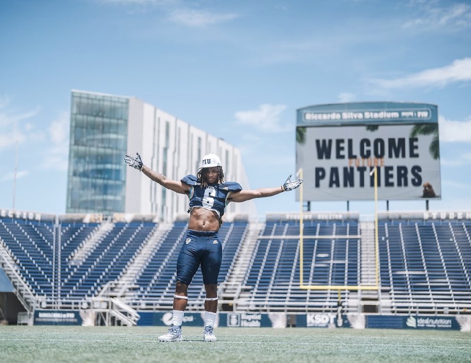 Jacewill14's tweet photo. Had A Blast At FIU 🔵 #PawsUp
@Coach_DVD @CoachMikeMac @Cam_DiFede @HBFATHLETES https://t.co/MymJwEJtf5