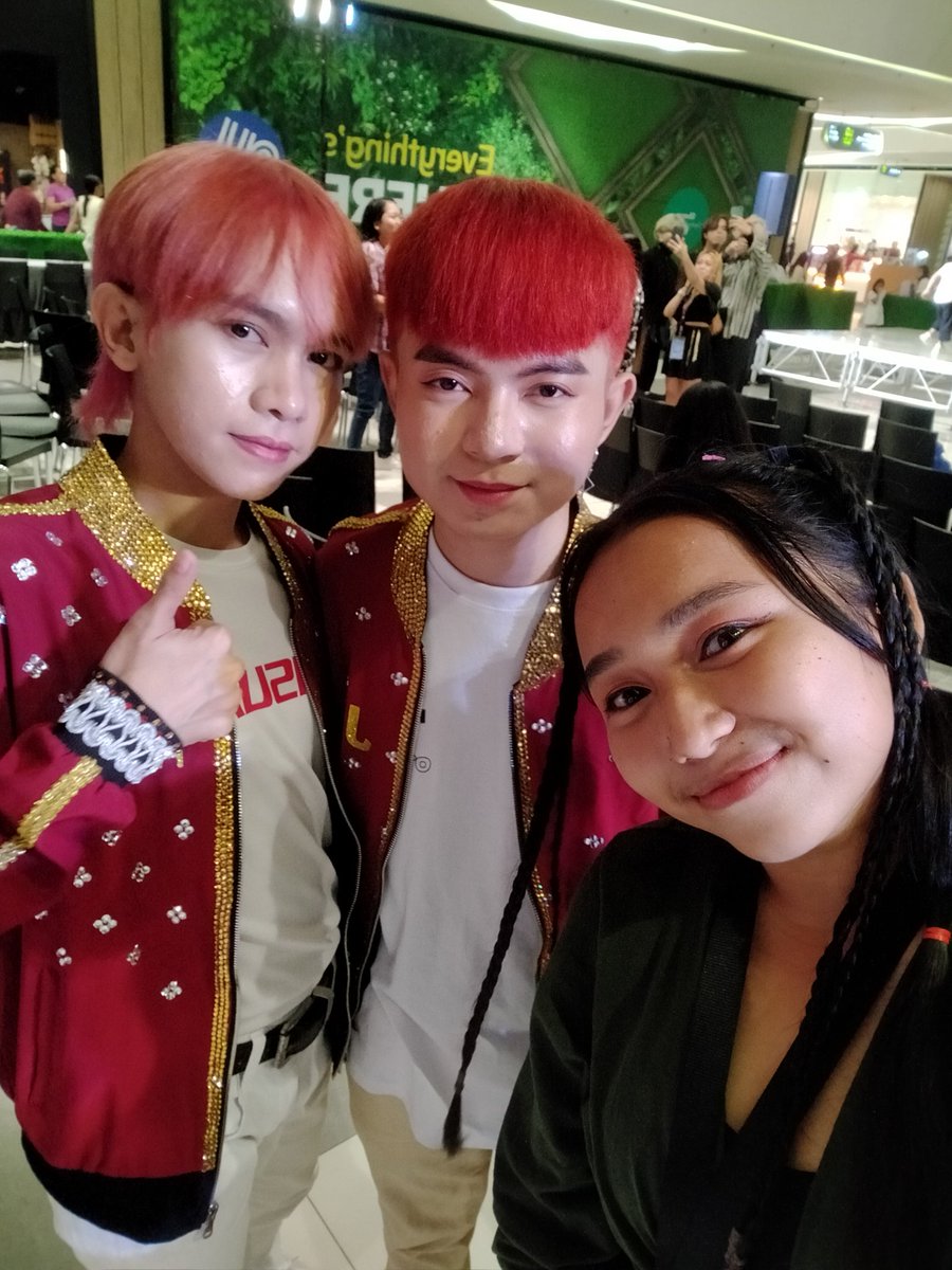 seno_kimmyann's tweet photo. Eyyyyyyy!! Nice to meet you mga lodii @VIPofficial22 Congratulations to all of you!!
๐ฅโค๏ธ Seeyahhh sunod๐ซถ
#CebuPPopFanFest2023 #CPFF23
#VIP #VIP_ECHO #VIP_SEVEN #VIP_KDY #VIP_LAESYH #VIP_JAY #VIP_JL #VIP_FRANCE https://t.co/1DTbs6Ofjw