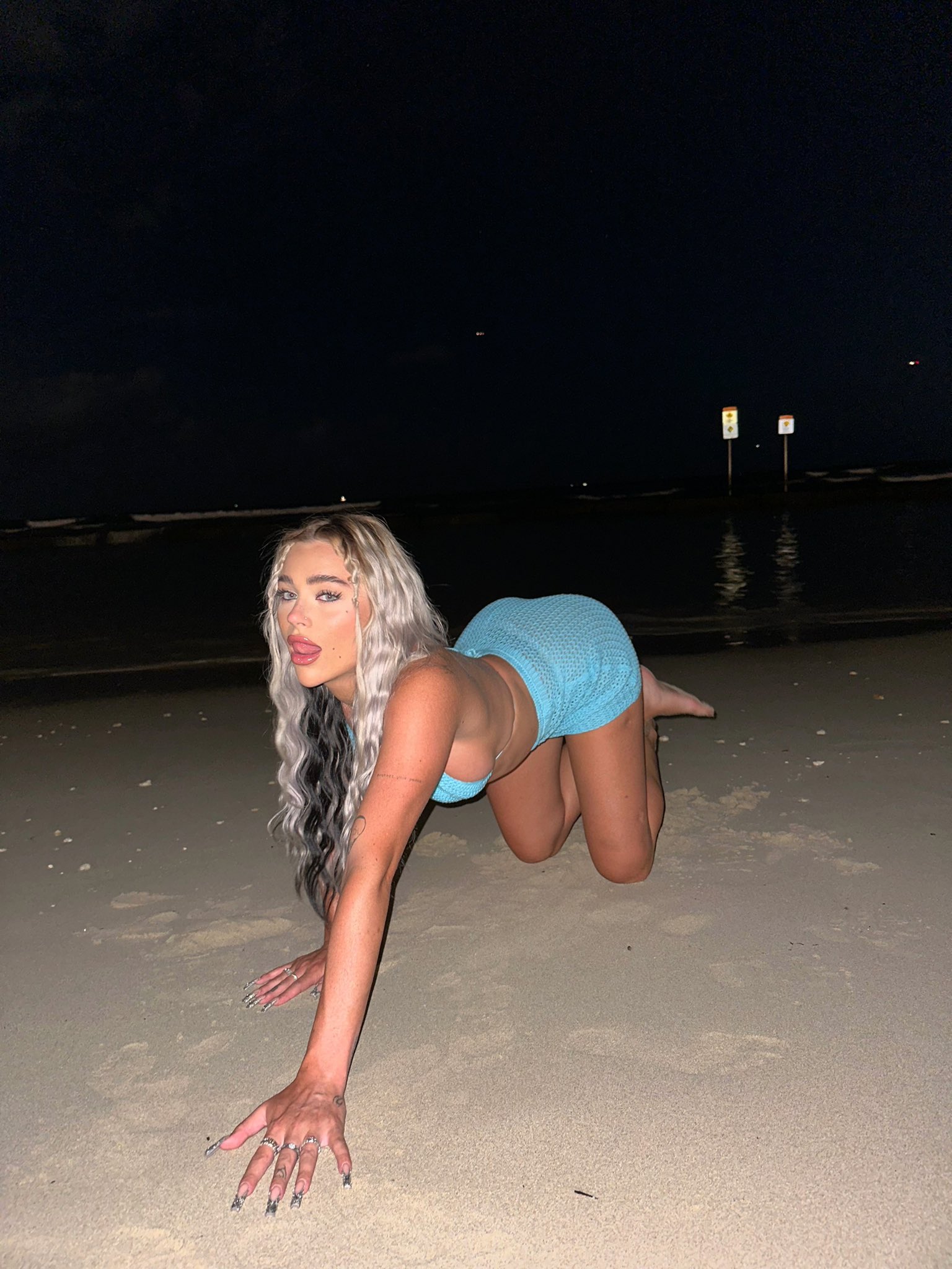 1 pic. your blonde wife https://t.co/OgkqUP88tc