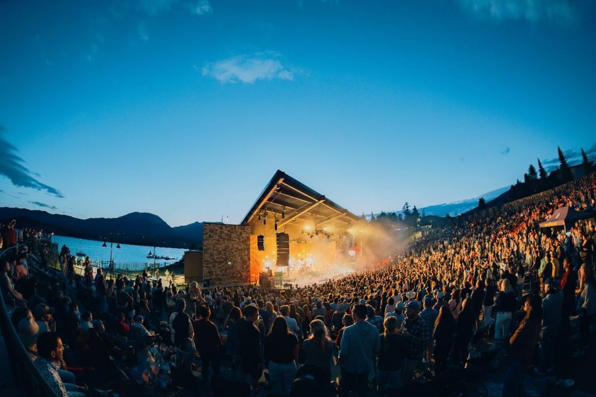 AEGworldwide's tweet photo. Summer serenades with #dispatch and #emelise at Dillon Amphitheatre 🌞⛰️

📷:  @AEGPresentsRM - Jeremy Elder / @olderelder1 - @dispatchmusic https://t.co/ElBHzxEhoL