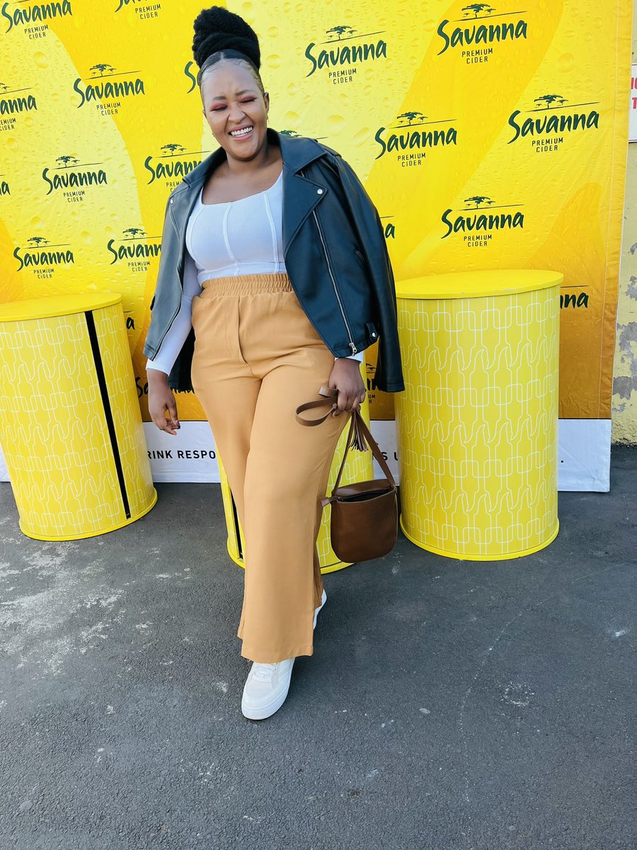Mathandoh97's tweet photo. Am definitely ur go to girl 🥰😍😍😍

#uMjoloWithAzola nisakhona 😂😂😂 https://t.co/Jy22LTQ8E1