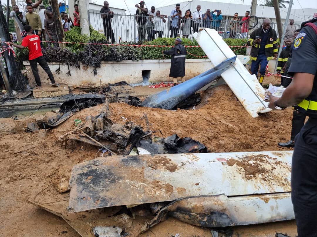 Agegenews's tweet photo. The national emergency management agency has confirmed that a Light Aircraft with  Reg 5NCCQ Airfirst Hospitality and Tour Ltd crashed At Oba Akran Lagos on tuesday evening.

Two crew members and two passengers were said to have been rescued from wreckage. https://t.co/9MhhyS40Ca