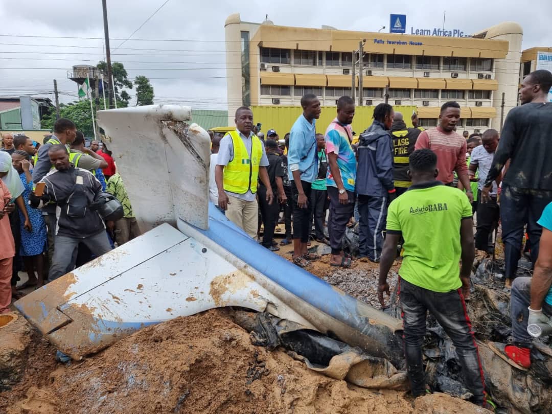 Agegenews's tweet photo. The national emergency management agency has confirmed that a Light Aircraft with  Reg 5NCCQ Airfirst Hospitality and Tour Ltd crashed At Oba Akran Lagos on tuesday evening.

Two crew members and two passengers were said to have been rescued from wreckage. https://t.co/9MhhyS40Ca