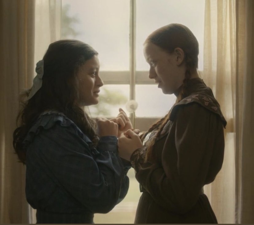 akinishh's tweet photo. netflix yeni sezon onayı vermediği için anne gilbert aşkını görememiş olmamız, anne'nin eğitim hayatı ve yetişkin bir kadın olma yoluna şahit olamayışımız... bu konunun yeteri kadar konuşulmadığını düşünüyorum https://t.co/QkZxSK6GH0