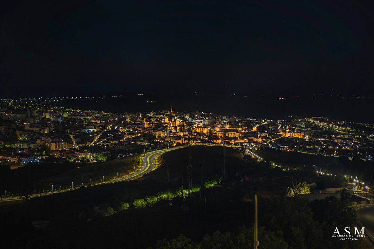 El otro día subí a la Montaña de Cáceres para ver el atardecer y estos fueron los resultados 🌅

Domingo, 30 de julio de 2023.