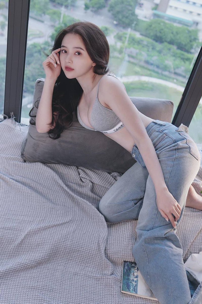ZDatmn's tweet photo. Lan Hương vú bự gợi dục thật sự https://t.co/66q5E91oSs