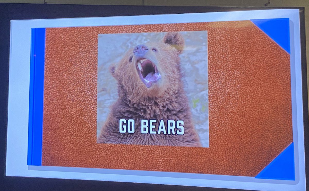 M_Wills2329's tweet photo. Great start to our day @Desbears Thank you, parents, for the smooth transition. Shout out to Lori Buhler for pitching in this morning also! #partoftheMOVEment #teamwork @DCS_TN https://t.co/NDZReH2yl4