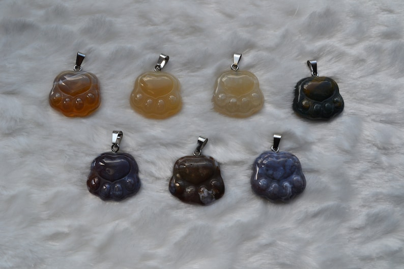 CynMarzcreate's tweet photo. Paw pendant necklaces! Many materials to choose from. Pick your pendant and the chain or cord it comes on! https://t.co/g0SvOJpfku