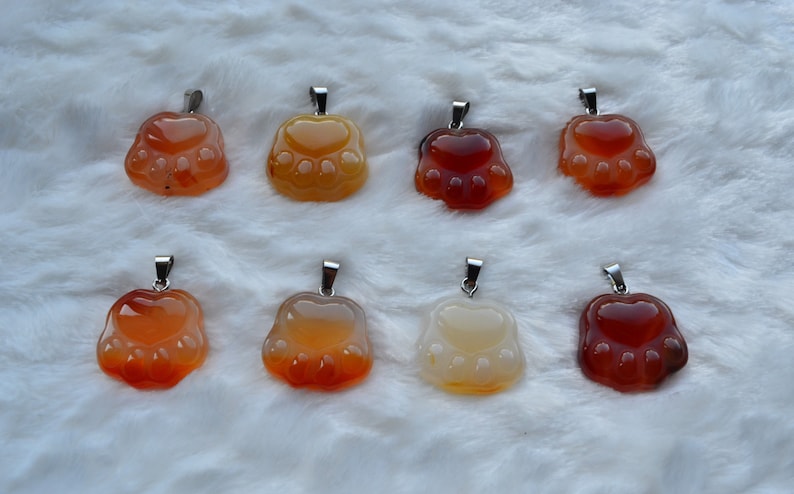 CynMarzcreate's tweet photo. Paw pendant necklaces! Many materials to choose from. Pick your pendant and the chain or cord it comes on! https://t.co/g0SvOJpfku