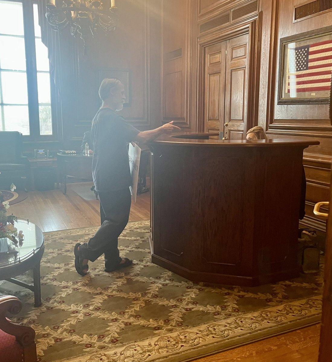 MADPMO's tweet photo. It is #KillingTuesday MADP and supporters stand outside the Governors office asking for #ClemencyForJohnny. If the state murders #JohnnyJohndon tonight it will be the fourth state murder in 2023 and the 9th execution since Parson has been in office. https://t.co/1fstdu8v2T