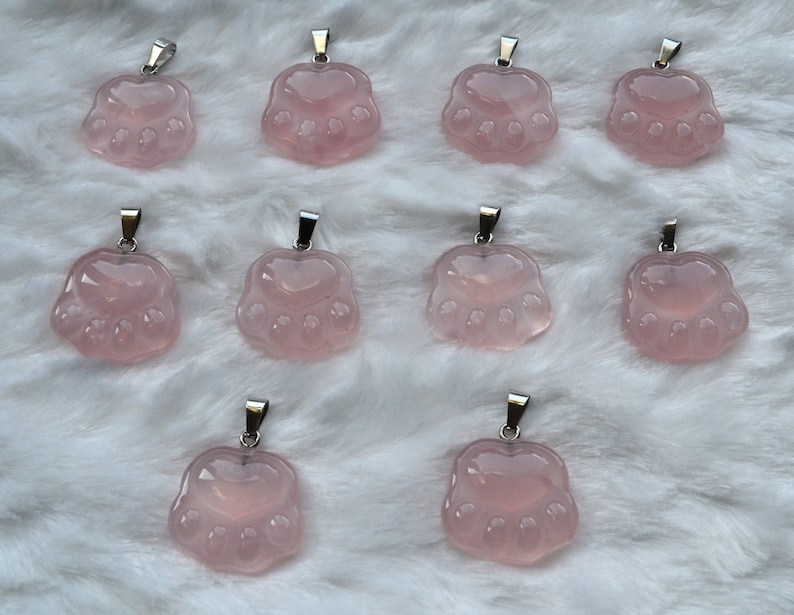 CynMarzcreate's tweet photo. Paw pendant necklaces! Quantities are limited! https://t.co/HXWZShZM50