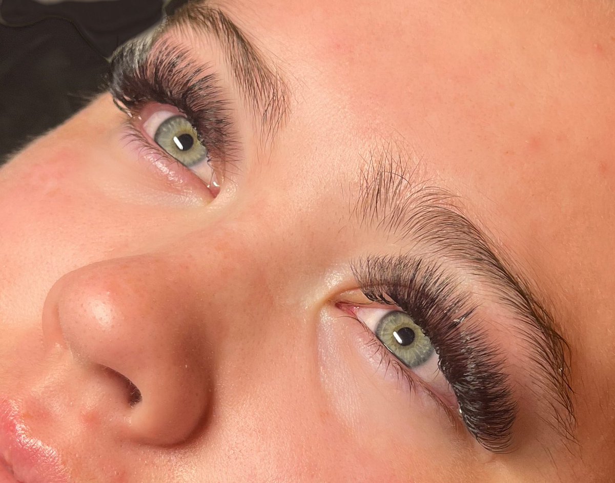 Ink_dbeauty's tweet photo. ✨ Volume Lashes by Me ✨

Who's ready to switch up their look? I'm offering volume lash extensions so you can have those luscious, full lashes you've always wanted! DM me for more info - let's take your lashes to the next level 💁🏼‍♀️ 
#beautybychels #volumelashextensions #lashgoals https://t.co/nr4jPKZyfa