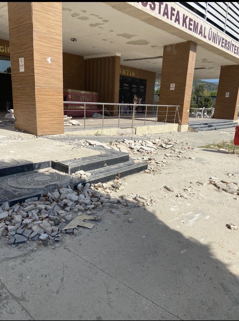 Hatay Mustafa Kemal Üniversitesi Diş Hekimliği Fakültesi’nde okuyan meslektaşlarımızın sağlıklı koşullarda eğitimine devam etmelerini istiyoruz! #mkudisozelogrencilikistiyor