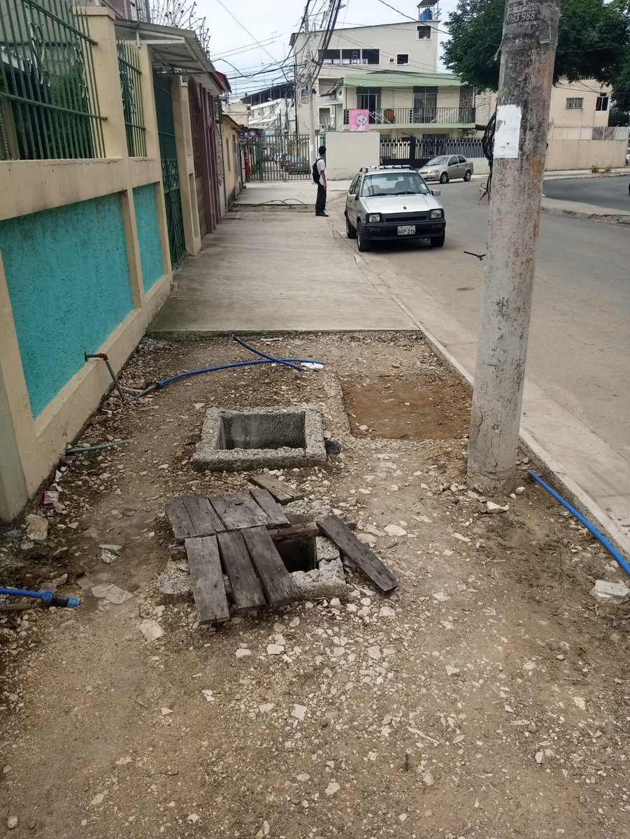 pao_cedeno's tweet photo. Estimado @aquilesalvarez en la Cdla. Del Maestro Sur tenemos meses que el contratista dejo botada la obra y no tenemos tapas en las aguas servidas, ni medidores de agua. Solicitamos q terminen la obra por favor. Su ayuda! @ayudamehenry @emapagye @alcaldiagye https://t.co/HES8IcqBan