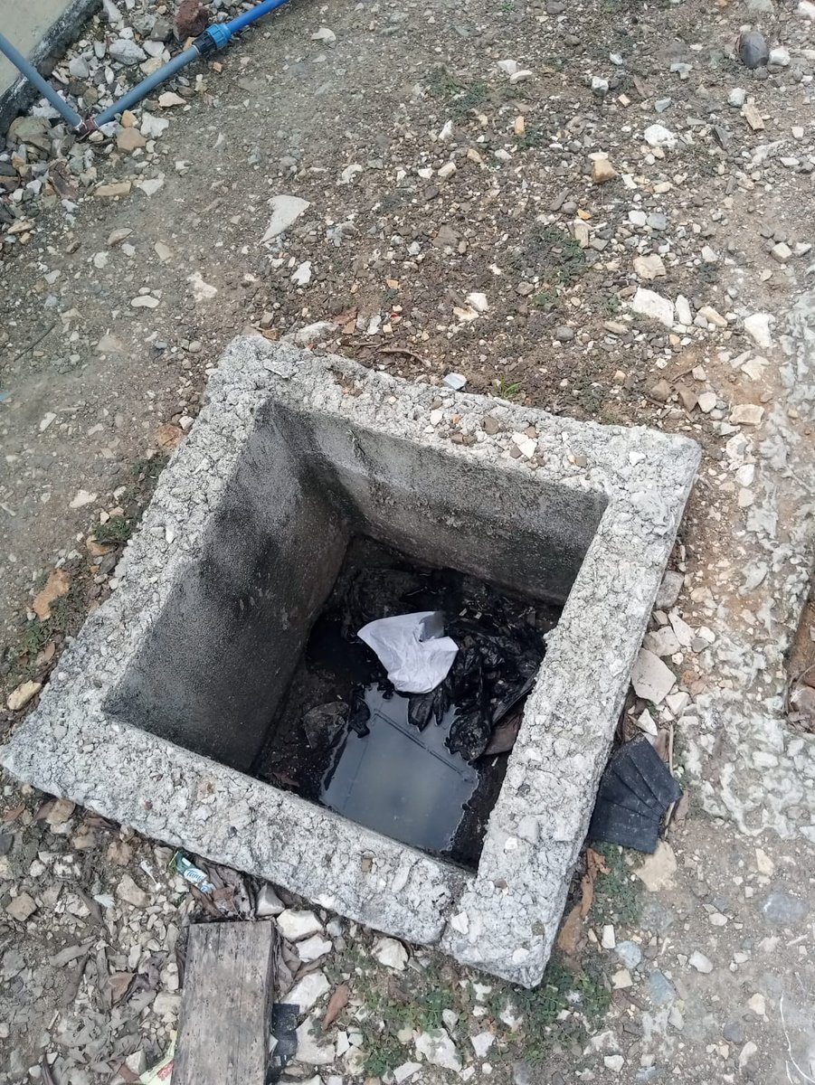 pao_cedeno's tweet photo. Estimado @aquilesalvarez en la Cdla. Del Maestro Sur tenemos meses que el contratista dejo botada la obra y no tenemos tapas en las aguas servidas, ni medidores de agua. Solicitamos q terminen la obra por favor. Su ayuda! @ayudamehenry @emapagye @alcaldiagye https://t.co/HES8IcqBan