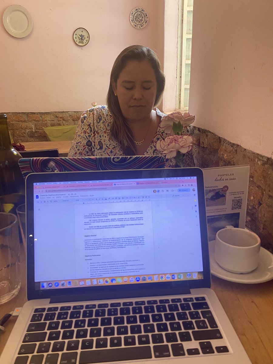 NeriCristina's tweet photo. También en vacaciones trabajamos la doctora @nitenicafe y yo. #WSTEM https://t.co/8utQwCfBHI
