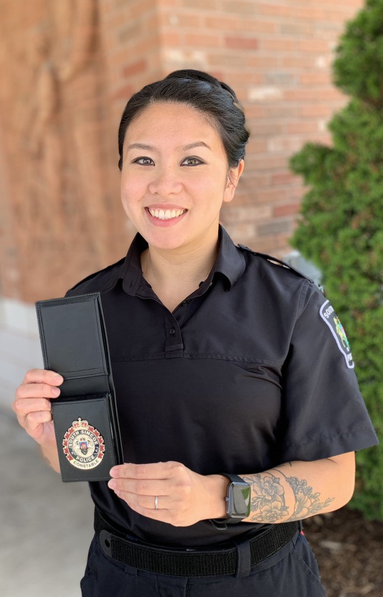 SouthSimcoePS's tweet photo. Please join us in welcoming our newest officer, Constable Cynthia Chen! Cynthia is an experienced officer who was sworn in by Justice Williams and received her badge from Chief Van Dyke during a ceremony Monday at the Bradford Courthouse.
#Congratulations
#SSPSFamily https://t.co/1ljBzBtetd