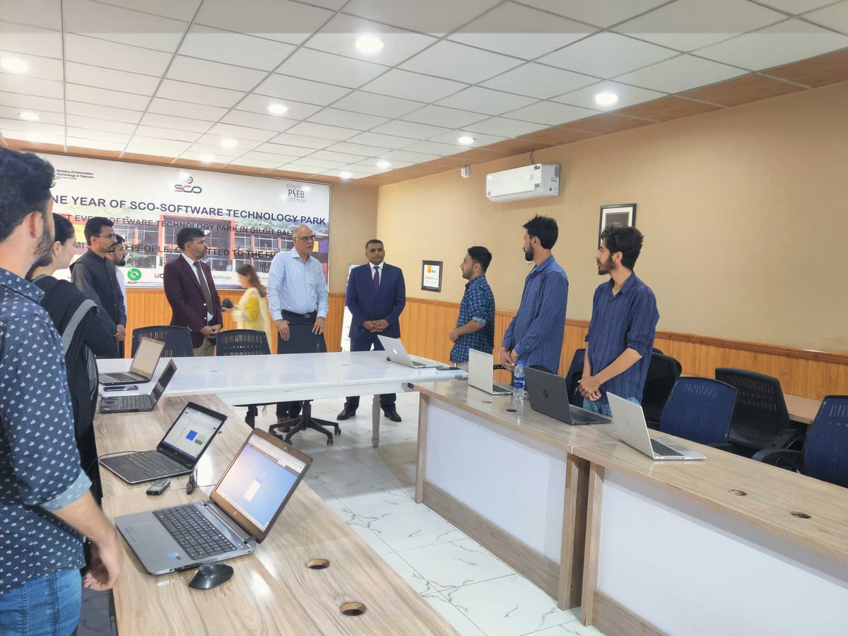 uConnect_PK's tweet photo. boost digital literacy, and foster technology entrepreneurship through startups like GilgitApp. Moreover, the visit marked a significant milestone in fostering collaboration between the public sector and the technology industry, aiming to accelerate digital transformation (3/4) https://t.co/U6iAgEnGvD