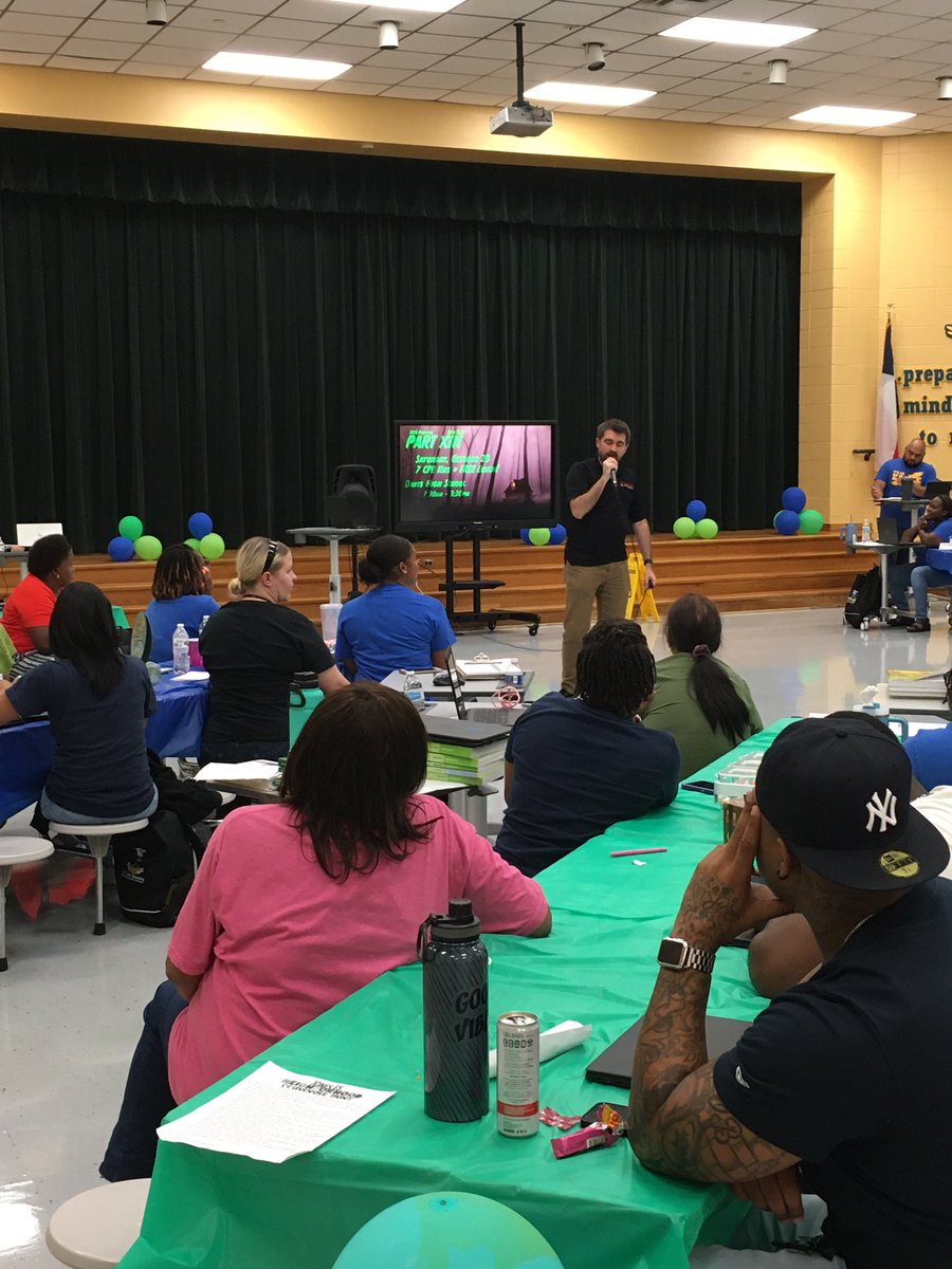 HoseaPipkins's tweet photo. @mr_soracco is introducing the Core4 to Jones Elementary @AnnMWaite @EricLevels @andiesoliz https://t.co/NXMFVuxpDV