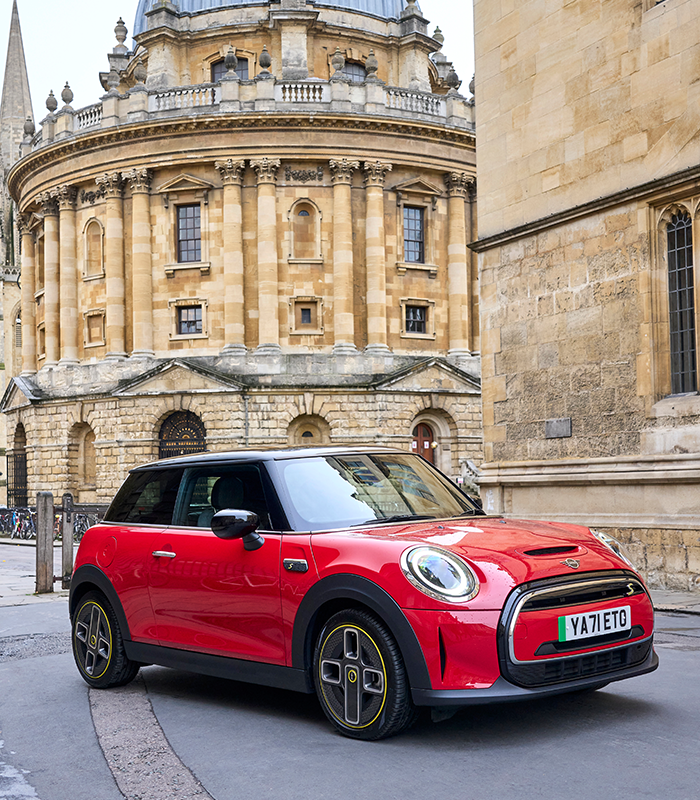 MINImexico's tweet image. Hoy iniciamos agosto y con el celebramos 64 años de evolución de nuestro modelo insignia. 🤩⚡ : bit.ly/3dnsDUy​​

#MINIHatch #MiniClassic #MINIElectric #MINIMexico