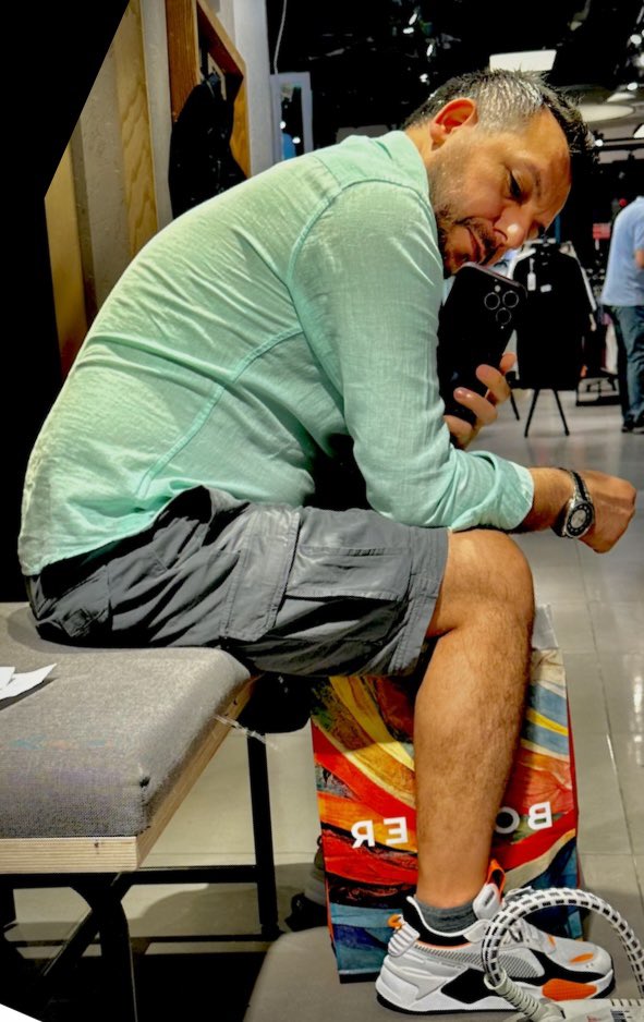 🎩 Kendinize depresyon ya da itibar kaybı teşhisi koymadan önce, çevrenizdekilerin aşağılık insanlar olmadıklarından emin olun. 

 - William Gibson