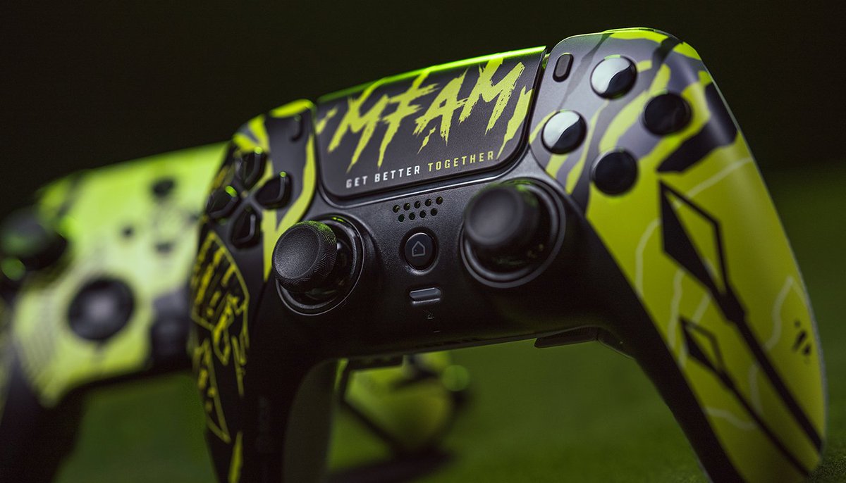 ScufGaming's tweet photo. Being part of the #MFAM is about getting better together. 🤝

Introducing the reimagined @NICKMERCS SCUF, grab yours NOW.

🛒 https://t.co/yEOVPvtwXd https://t.co/VAplyRwAv1