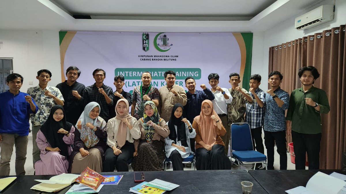 MIPelesa's tweet photo. Malam tadi lanjut sebagai narasumber pertama dalam LK II Tingkat Nasional HMI Cabang Bangka Belitung https://t.co/cgB9w1WqQu